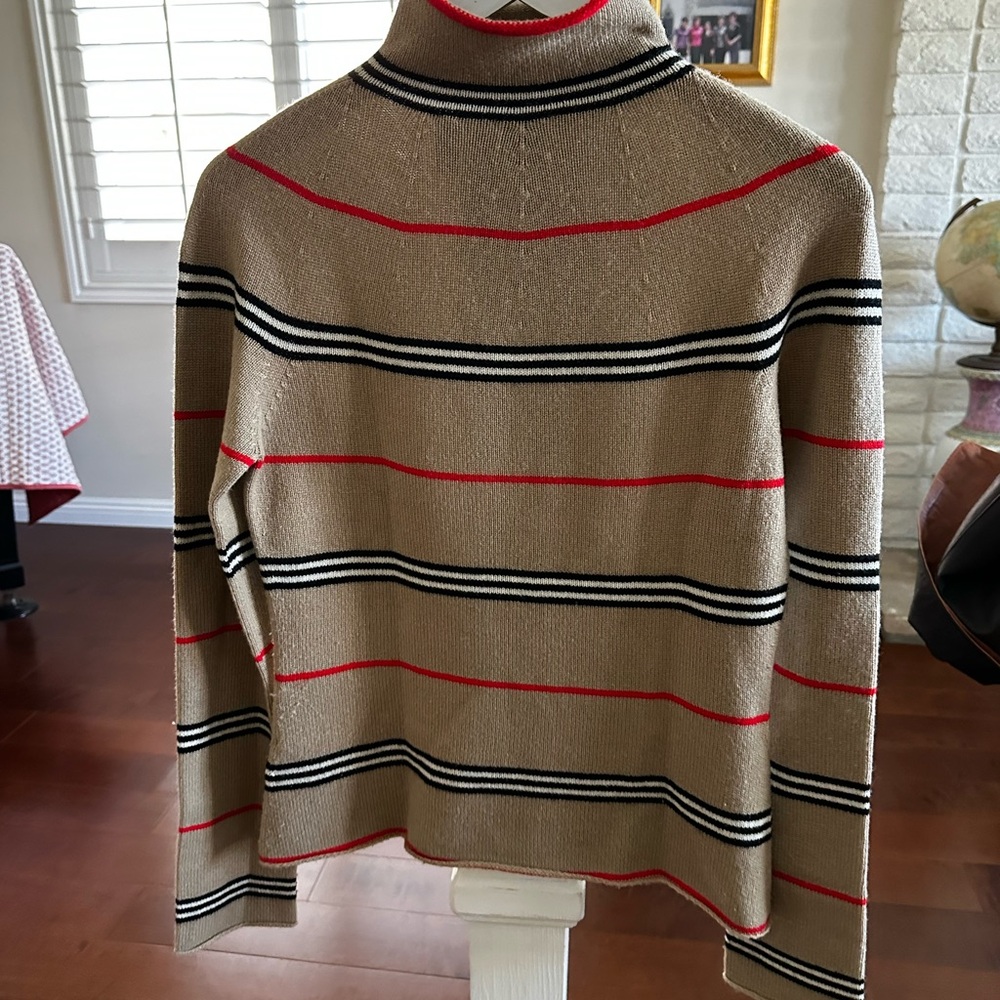 Burberry Beige Sweater with Black and Red Accents - Picture 5 of 11